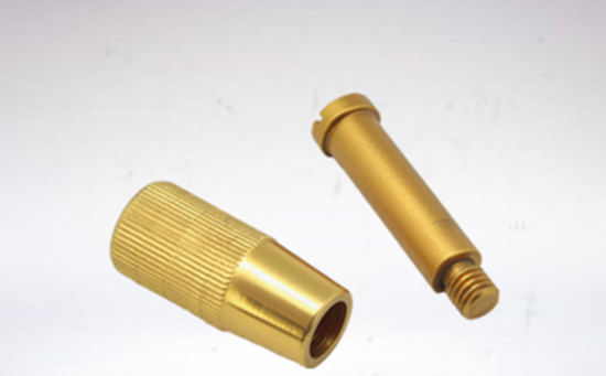 在CNC數(shù)控機(jī)床上加工五金手板，經(jīng)過手工加工
